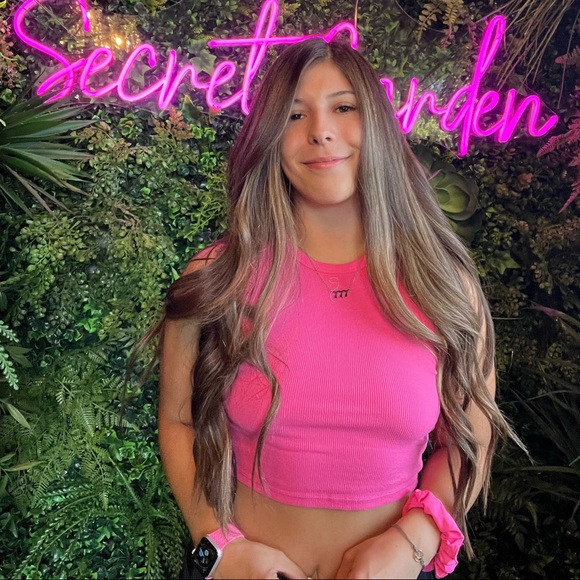 Meet your Posher, Halle - Picture 3 of 4